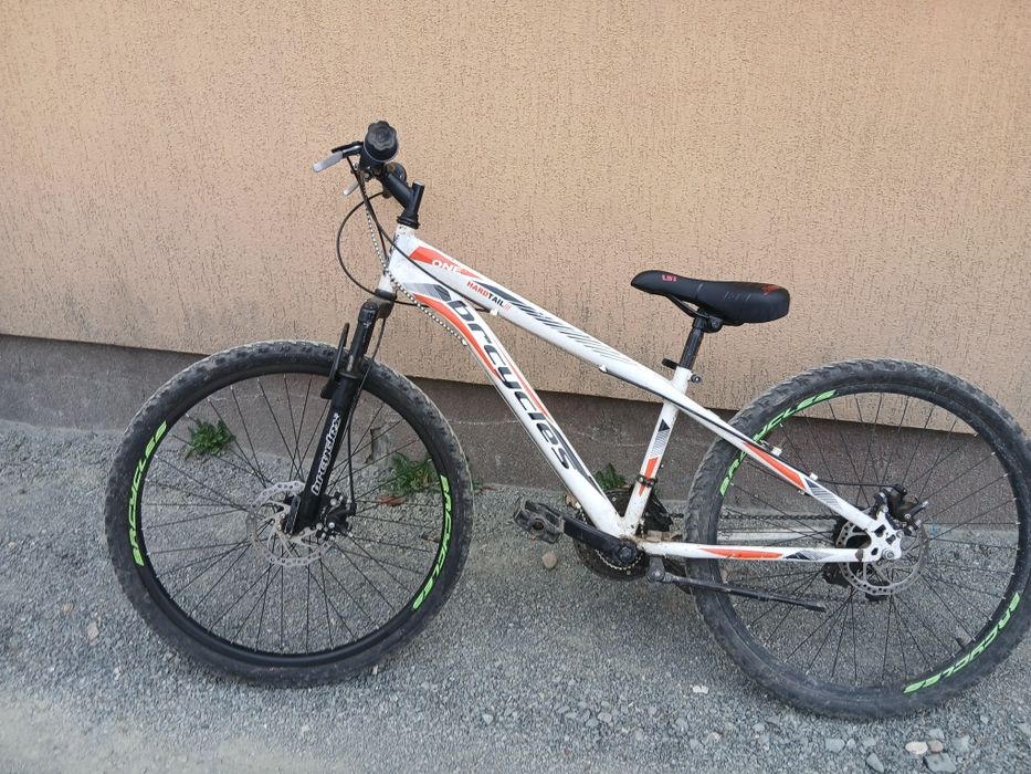 Bicicletă hard tail