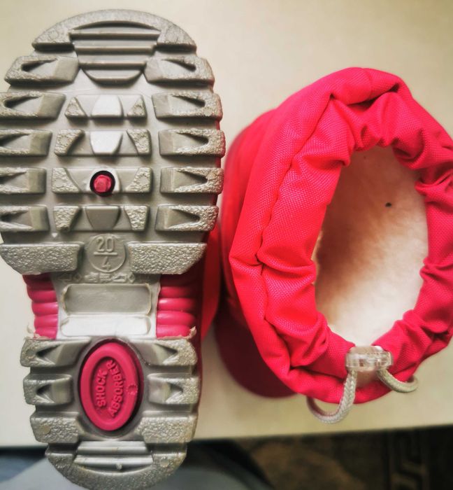 Бебешки апрески, нови,неизползвани!20 номер отговарящ на стелка 12.5см