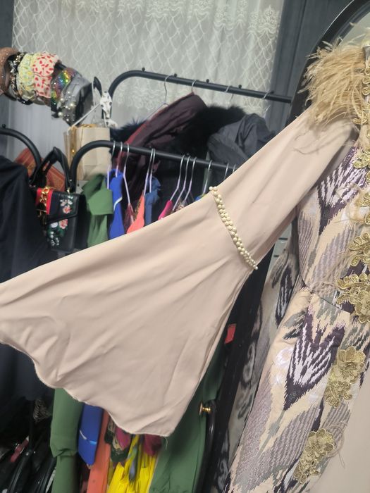 Ansambl ichidigi koynegini alohida kiysayam bòladi shunaqa asal turadi