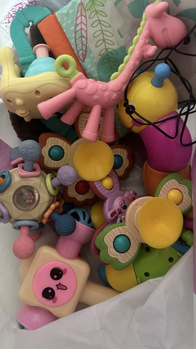 Отдам детские вещи на девочку до 2-х лет.