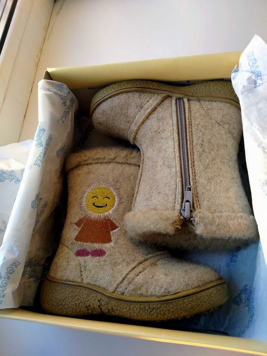 Продам детские валенки 23