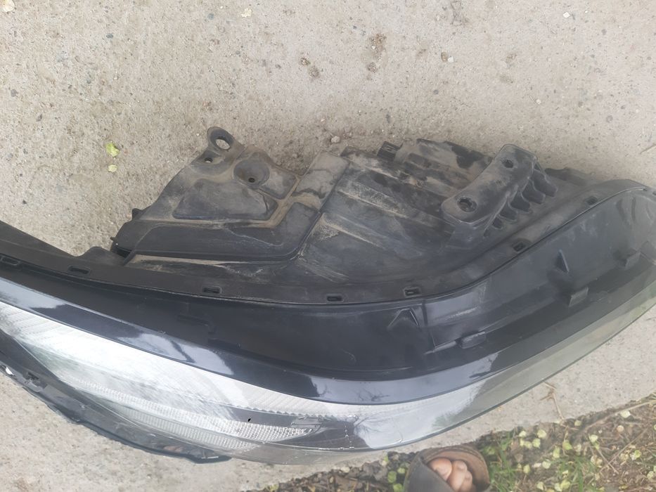 Фара передняя правая