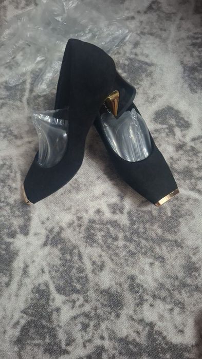 Продам женскую обувь 37 размер