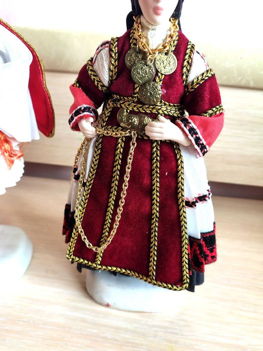 Колекционерски Порцеланови Фигури Национални Носии