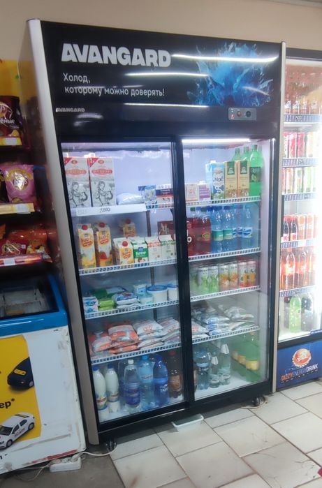 Продам витринный холодильник