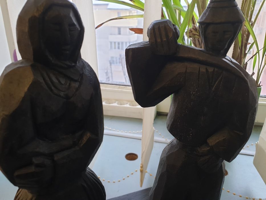 Vand statuete lemn, bronz, caramica de dimensiuni 30 45 de cm
