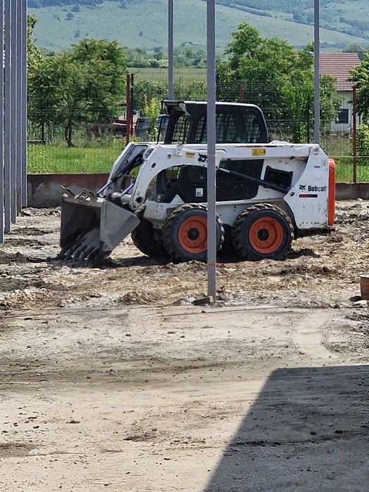 Închiriez vând Bobcat s450