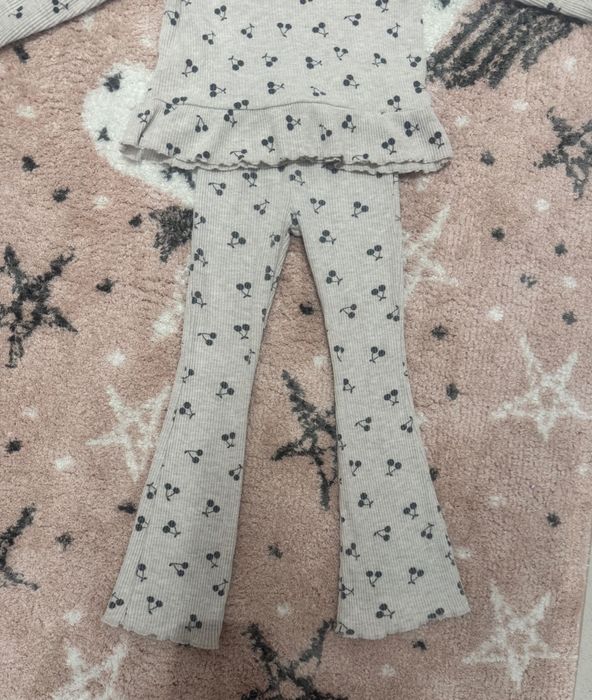 Мек комплект на черешки на марката Зара, за момиченце на около 5 год.