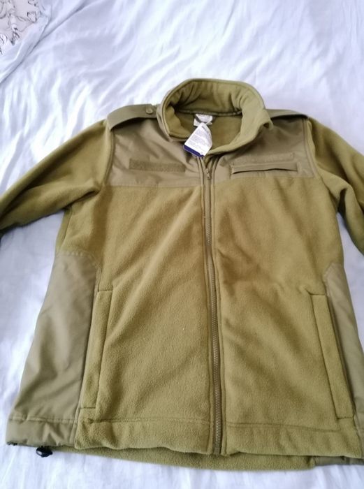 Vând polar militar nou