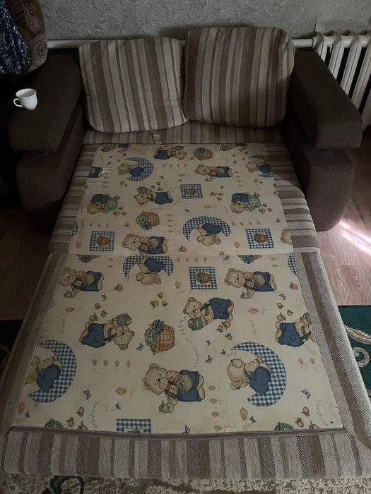 Сервант и диван раскладной