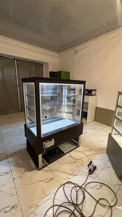 продам витринный холодильник б/у