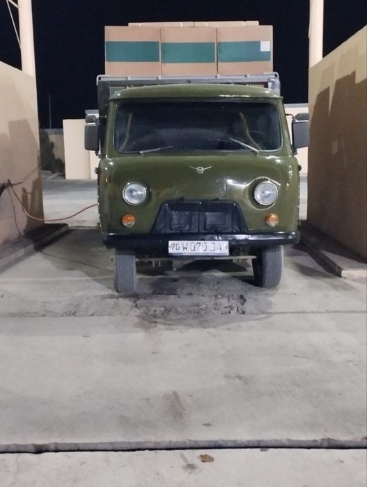 Uaz 452  sotiladi  1991  yil xolati  alo  2 ta  100 tali metani bor