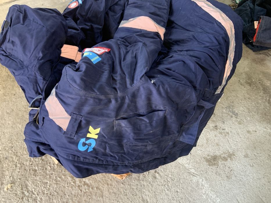 Куртка Камбинез сатылады