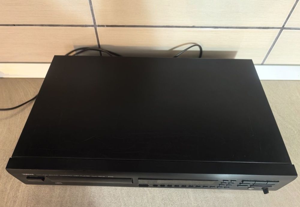 CD player Yamaha CDX 550E