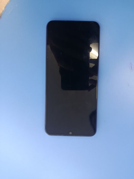 продам телефон vivo Y21