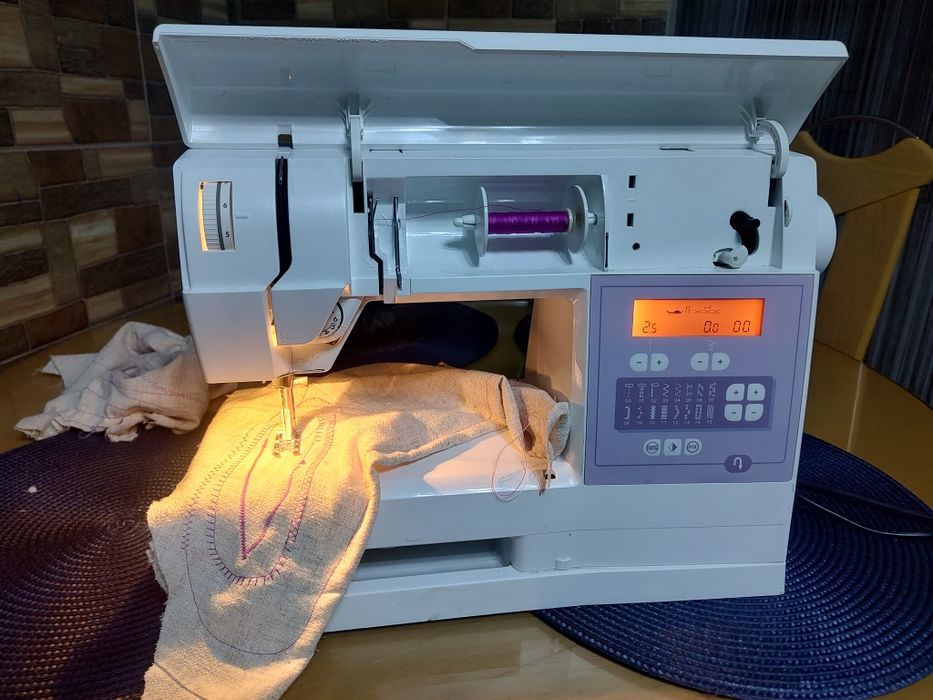 Mașina cusut Husqvarna viking -viva (electronică)
