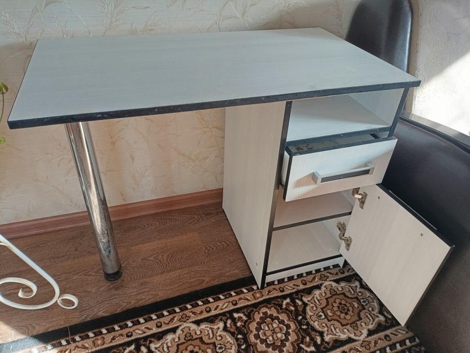 Продам стол для маникюра