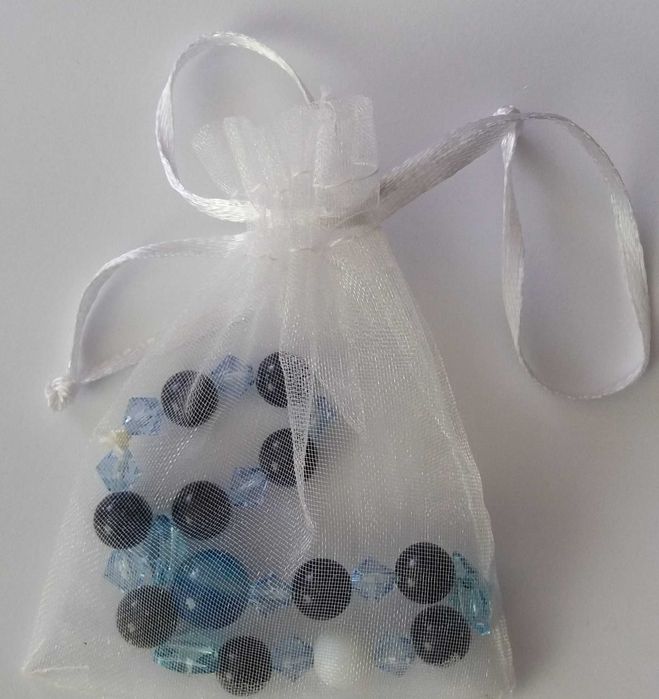 Гривна с естествени сини камъни и кристали Сваровски елементи