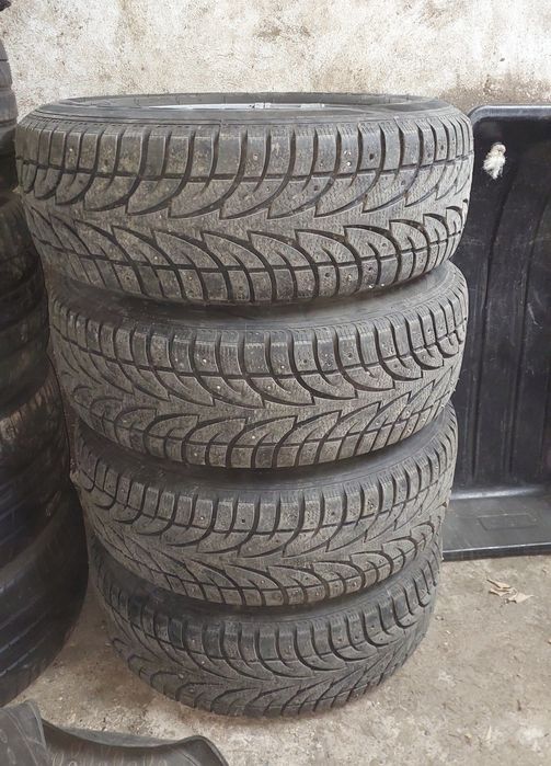 Продам копмлект покрышек с дисками