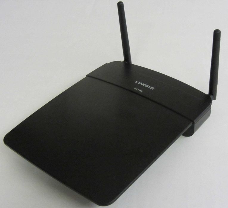 Рутер Linksys E1700.