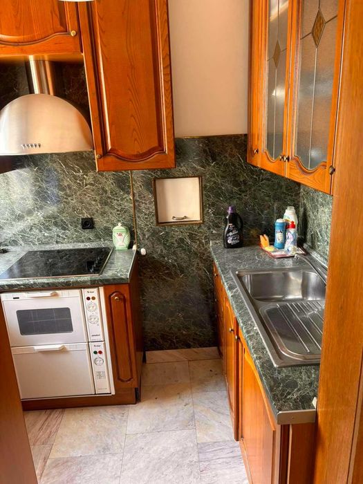 Дава се под наем Тристаен апартамент в София, Център - 100 кв.м за 800 € - Снимка #1