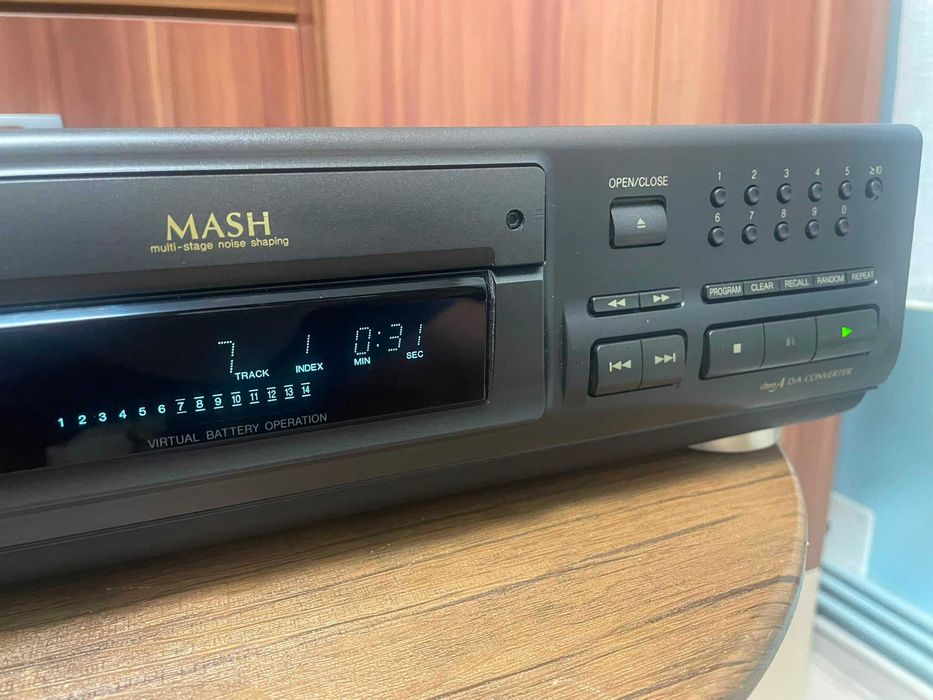 Technics SL-PS770D Compact Disc Player