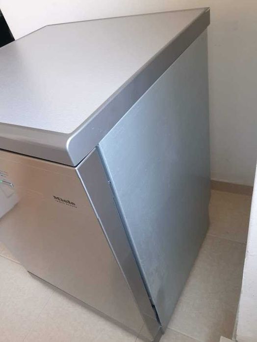 Инокс - Miele Съдомиялна - 14 Комплекта - Свободностояща - 60см