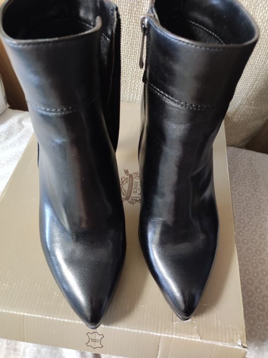 Боти Lasocki чисто нови