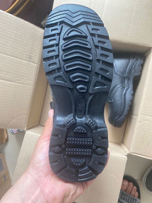 Продам берцы НОВЫЙ 2 шт