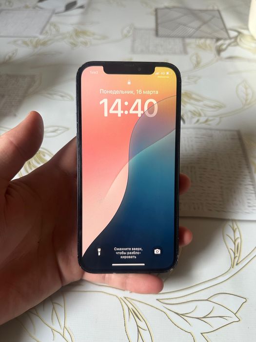 Продам айфон 12.