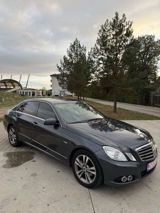 MERCEDES-BENZ E-Class