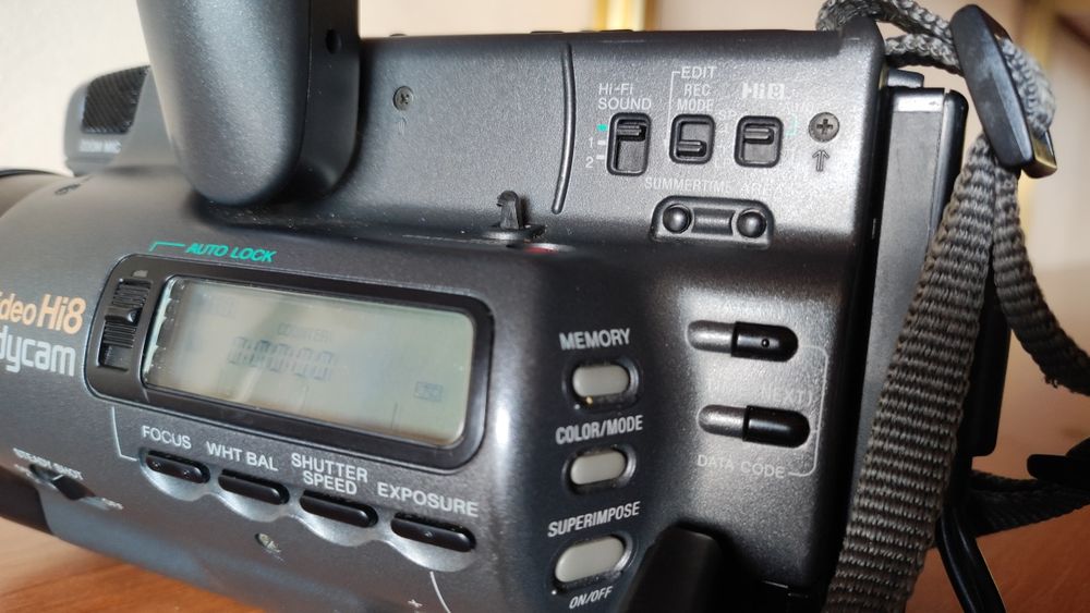 Sony Video Hi8 Handycam CCD-TR805E + Пълен комплект аксесоари (За части/ремонт)