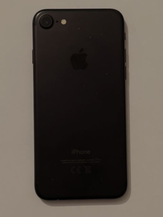 Продаю Iphone 7