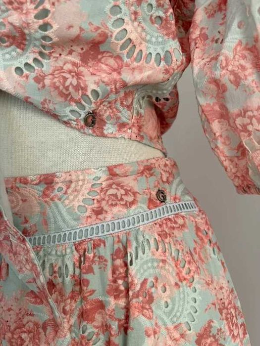 Set top cropped și fusta lungă , Guess