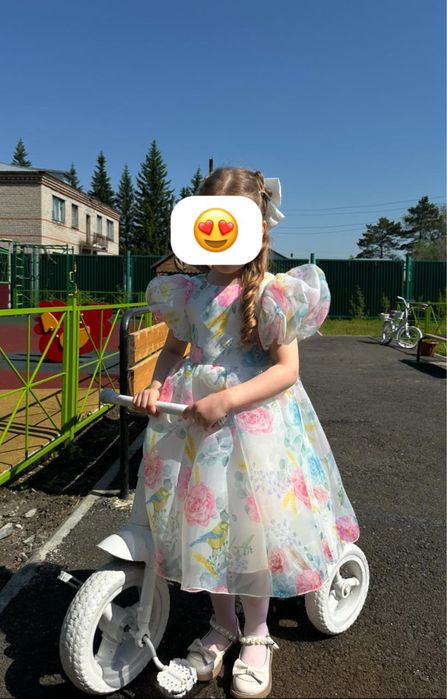 Продам платье на 5 лет