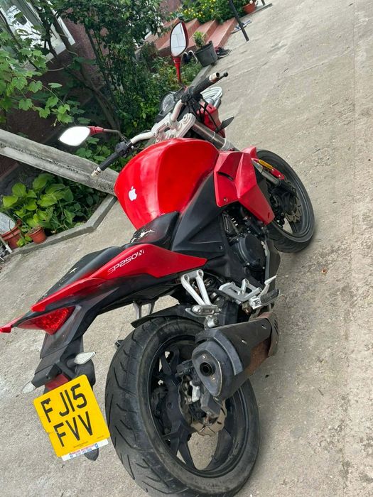 Vând Honda CBR250