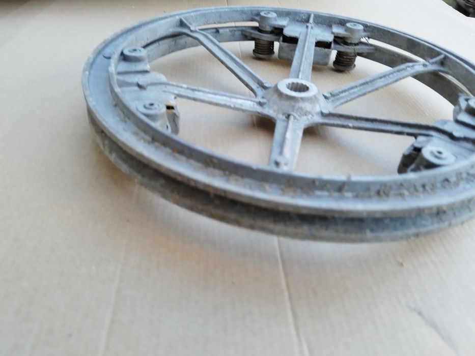 Fulie cu o curea de aluminiu cu diametrul de 27 cm