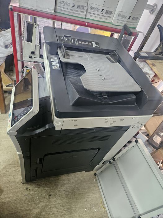Продам Konica Minolta bizhub C284e.
