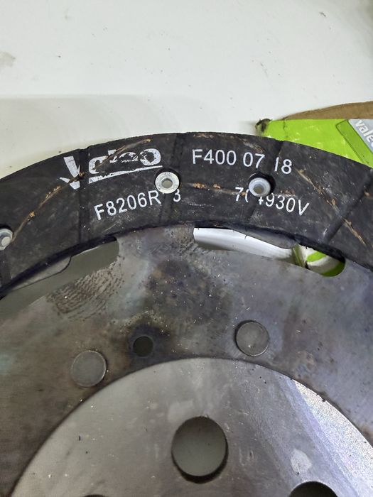 Чисто нов съединител Valeo 826712 Audi A3 Golf 5 Passat B6 Octavia 2