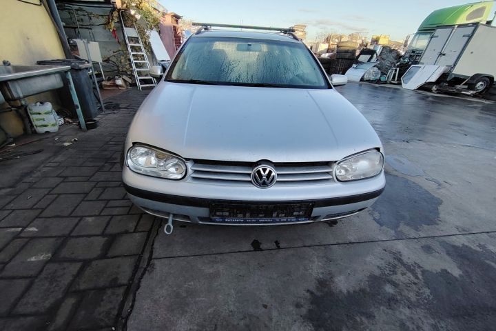 Bara fata Volkswagen VW Golf 2001 1.6 MT (105 hp)