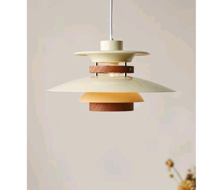 Продам новые люстры