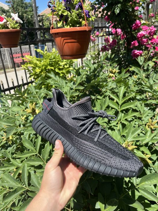 Yezzy 350 v2 black reflective