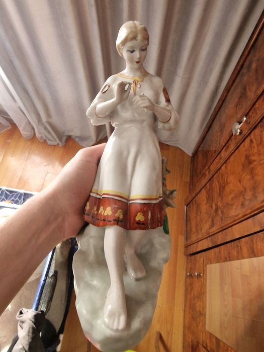 Статуэтки фарфор