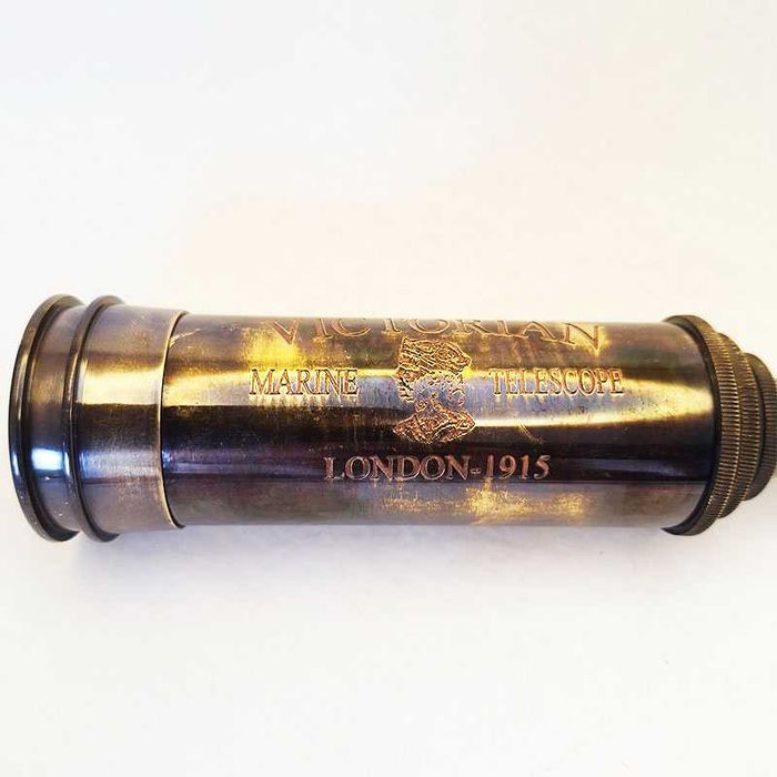 Далекоглед бронзов с античен дизайн в дървена кутия