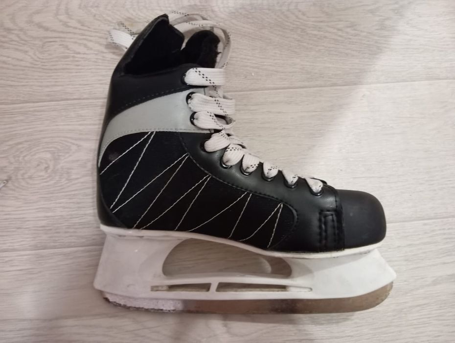 Коньки чёрного цвета, размер 40