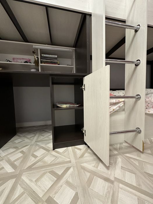 Трехместная кровать