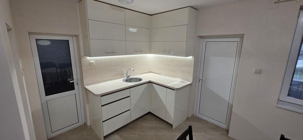 Къща с дворно място