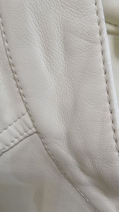 Кожаная куртка белая