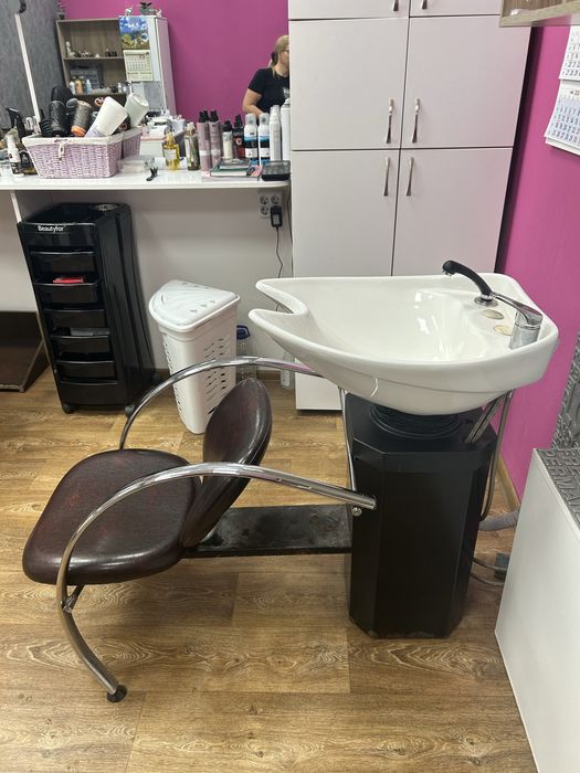 Италианска фризьорска измивна колона