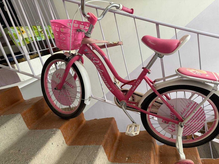Детский велосипед для девочек в отличном состоянии!